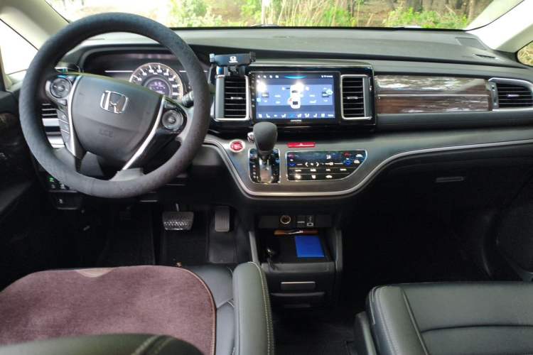 Used Honda Elysion 2016 2.4L Comfort Edition Center Console