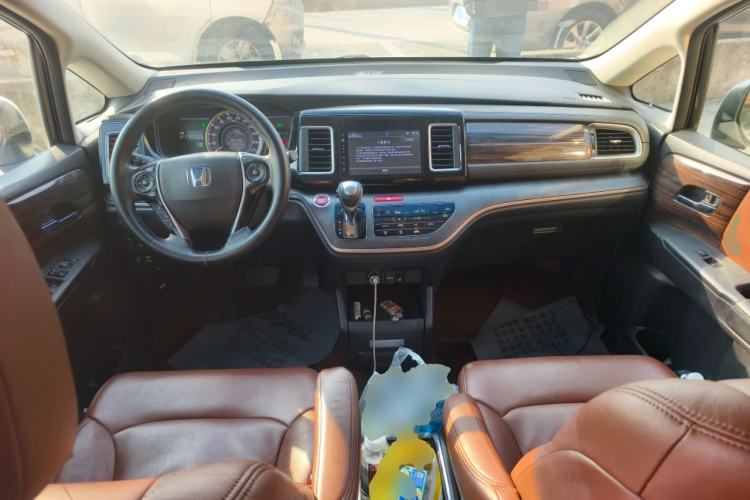 Used Honda Elysion 2016 2.4L Comfort Edition Center Console