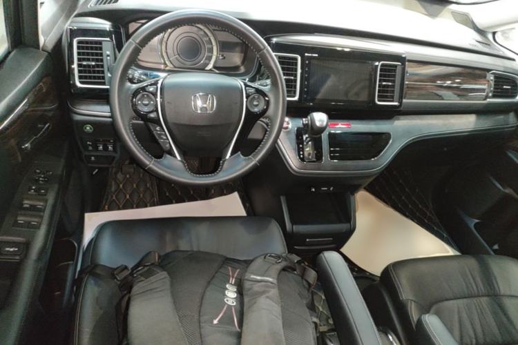 Used Honda Elysion 2016 2.4L Style Edition Center Console