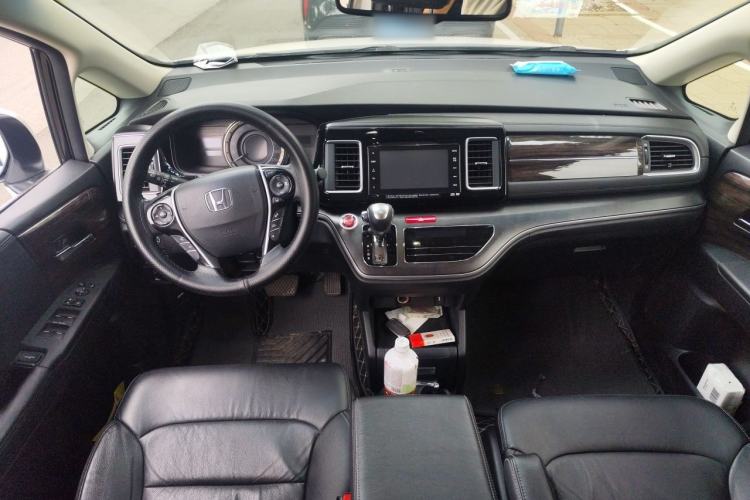 Used Honda Elysion 2016 2.4L Supreme Edition Center Console