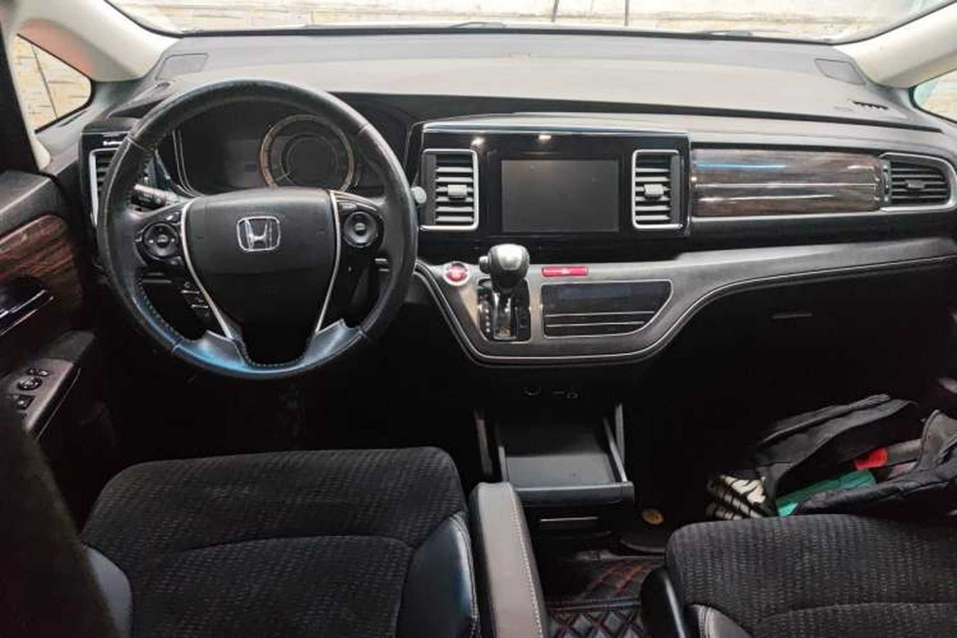 Used Honda Elysion 2016 2.4L Comfort Edition Center Console