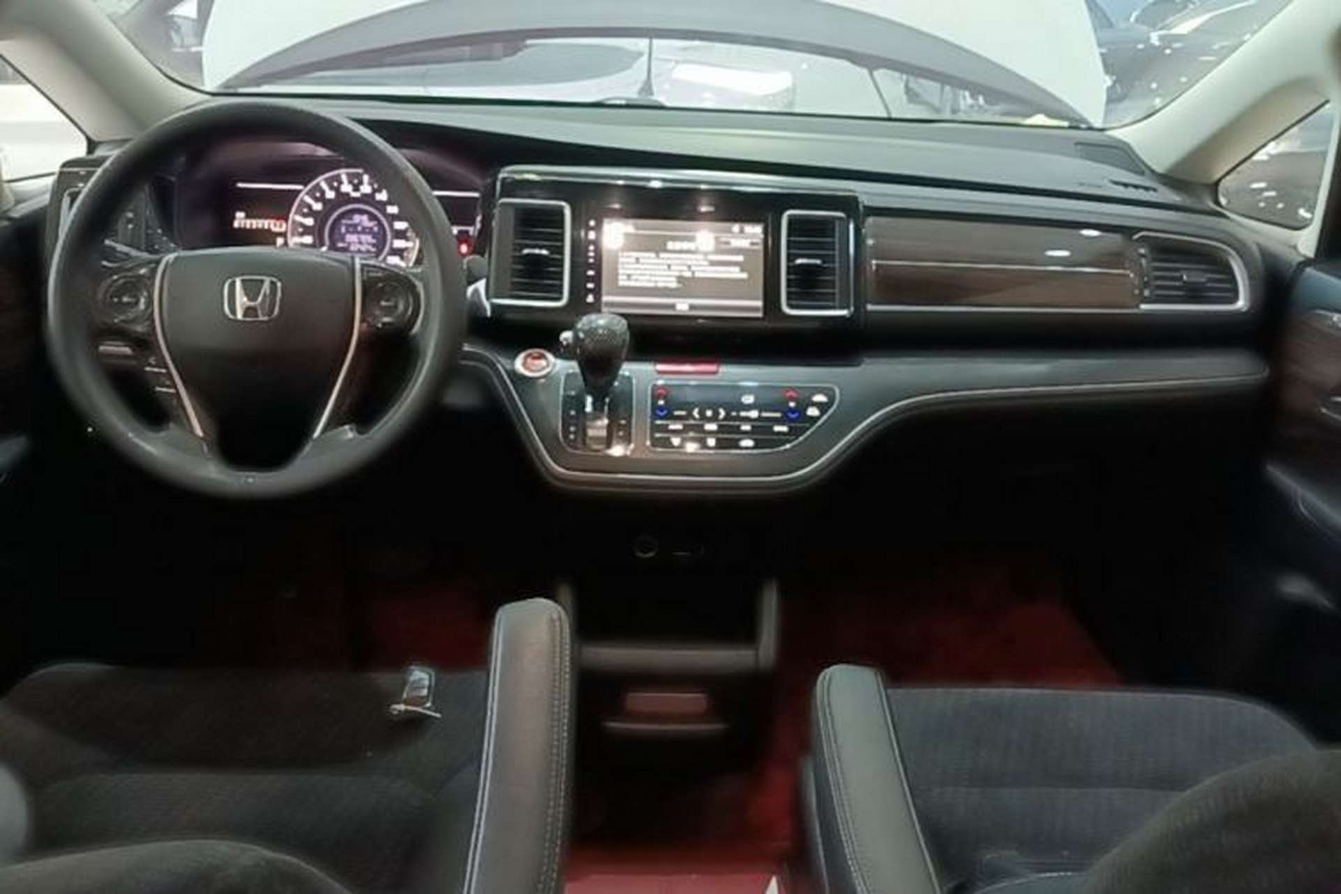 Used Honda Elysion 2016 2.4L Comfort Edition Center Console