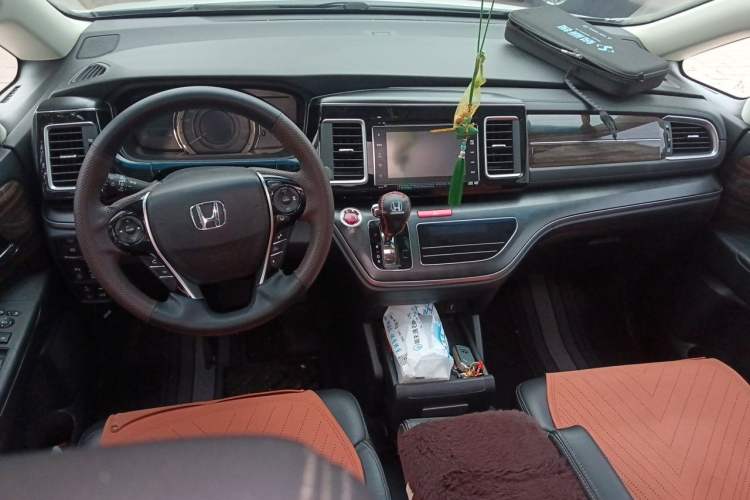 Used Honda Elysion 2016 2.4L Supreme Edition Center Console
