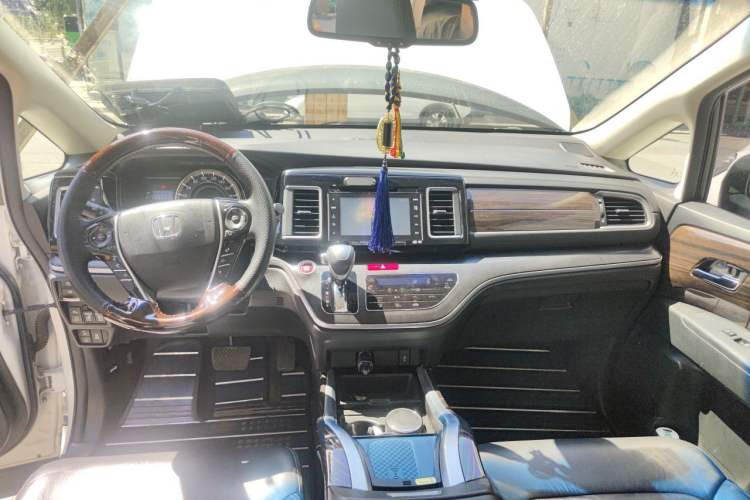 Used Honda Elysion 2016 2.4L Supreme Edition Center Console