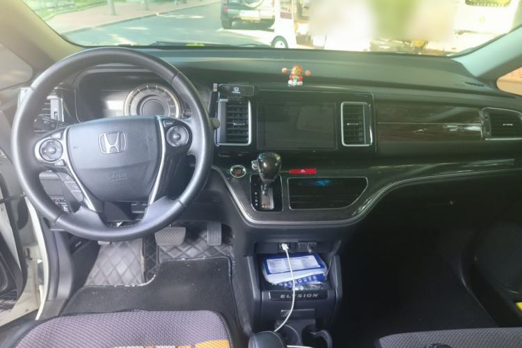 Used Honda Elysion 2016 2.4L Style Edition Center Console