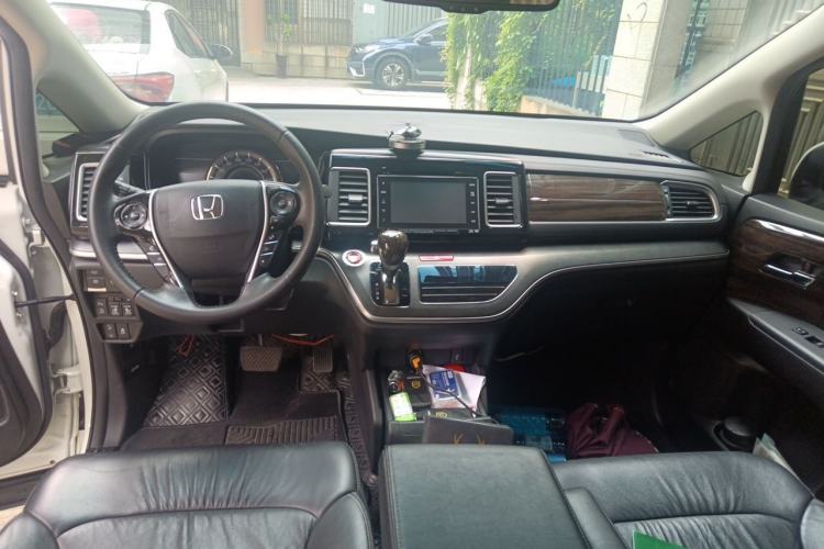 Used Honda Elysion 2016 2.4L Supreme Edition Center Console