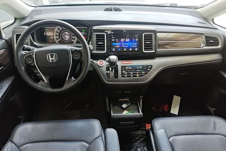 Used Honda Elysion 2016 2.4L Style Edition Center Console