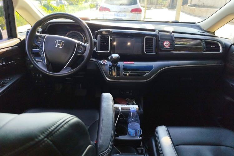 Used Honda Elysion 2016 2.4L Comfort Edition Center Console