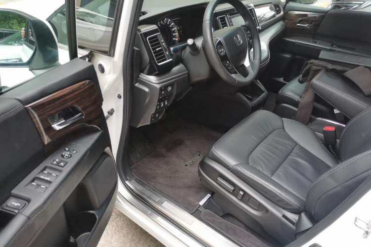 Used Honda Elysion 2016 2.4L Supreme Edition Driver Seat
