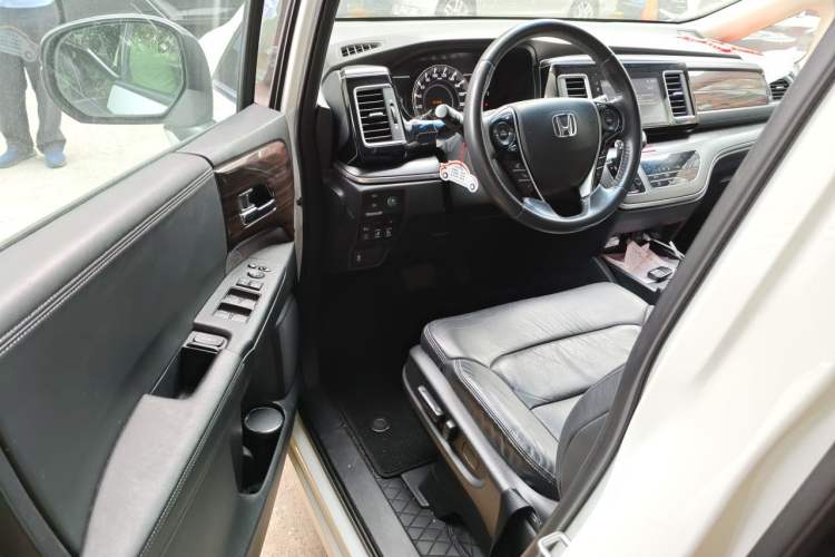 Used Honda Elysion 2016 2.4L Luxury Edition Driver Seat