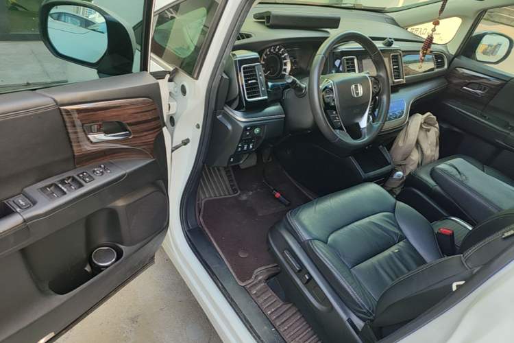 Used Honda Elysion 2016 2.4L Luxury Edition Driver Seat