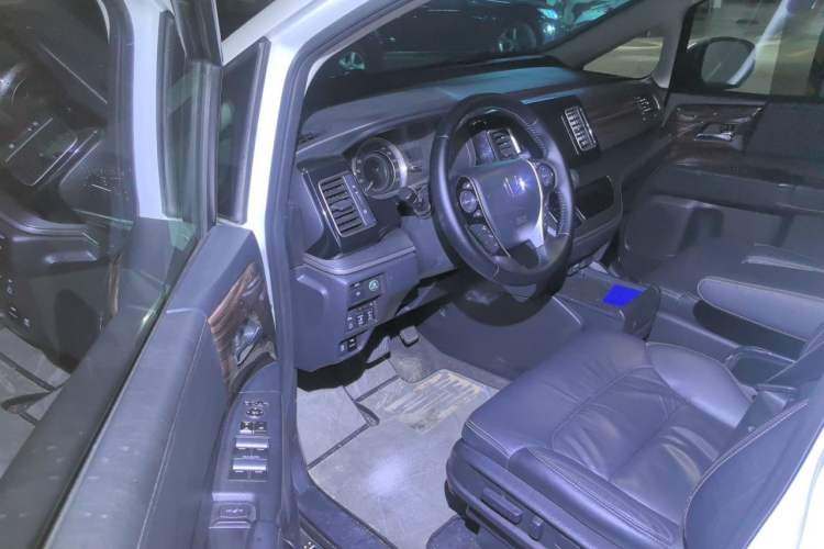 Used Honda Elysion 2016 2.4L Luxury Edition Driver Seat