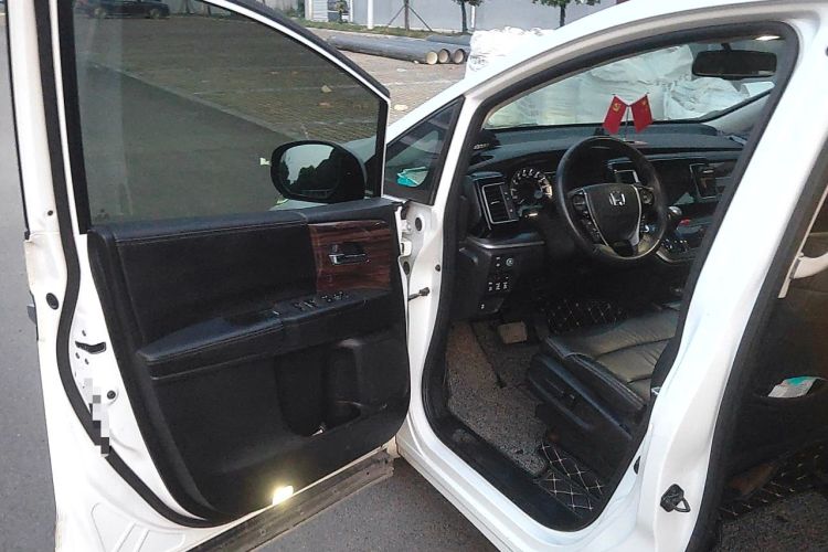 Used Honda Elysion 2016 2.4L Luxury Edition Driver Seat