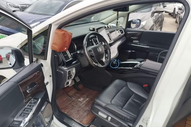 Used Honda Elysion 2016 2.4L Luxury Edition Driver Seat
