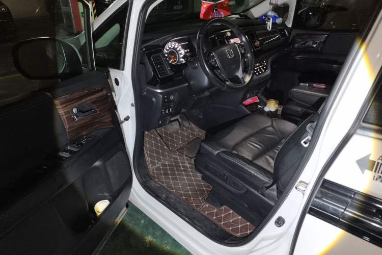 Used Honda Elysion 2016 2.4L Luxury Edition Driver Seat