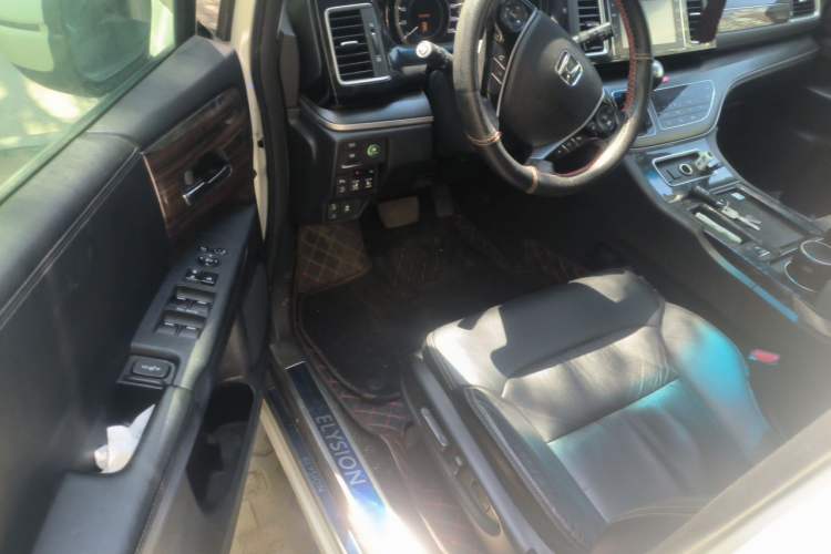 Used Honda Elysion 2016 2.4L Supreme Edition Driver Seat