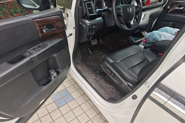 Used Honda Elysion 2016 2.4L Luxury Edition Driver Seat
