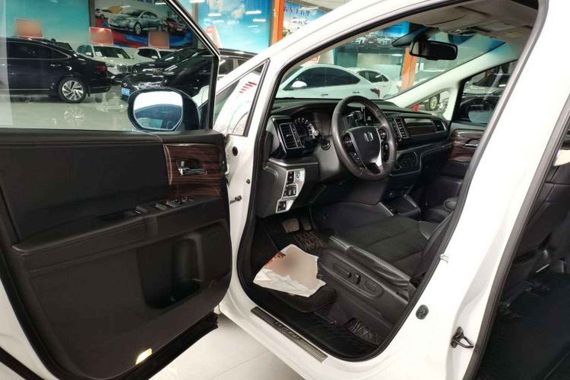Used Honda Elysion 2016 2.4L Supreme Edition Driver Seat