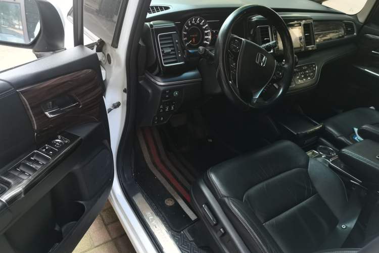 Used Honda Elysion 2016 2.4L Supreme Edition Driver Seat