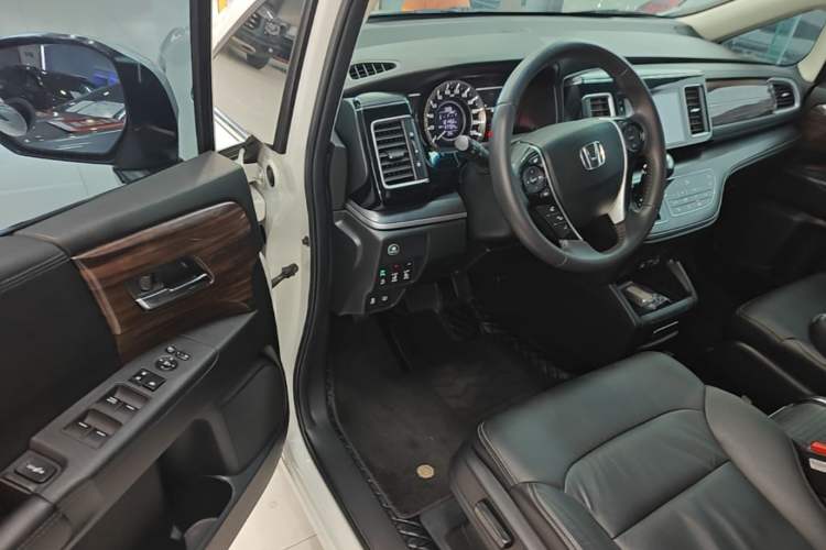 Used Honda Elysion 2016 2.4L Style Edition Driver Seat