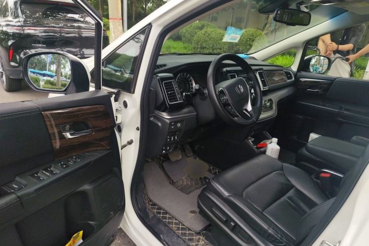 Used Honda Elysion 2016 2.4L Supreme Edition Driver Seat