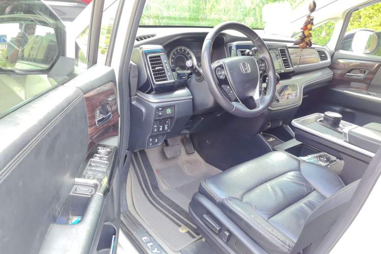 Used Honda Elysion 2016 2.4L Supreme Edition Driver Seat