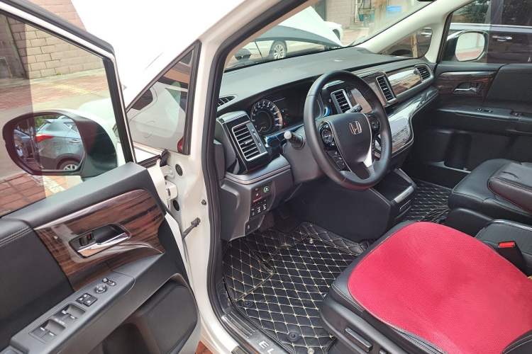 Used Honda Elysion 2016 2.4L Luxury Edition Driver Seat