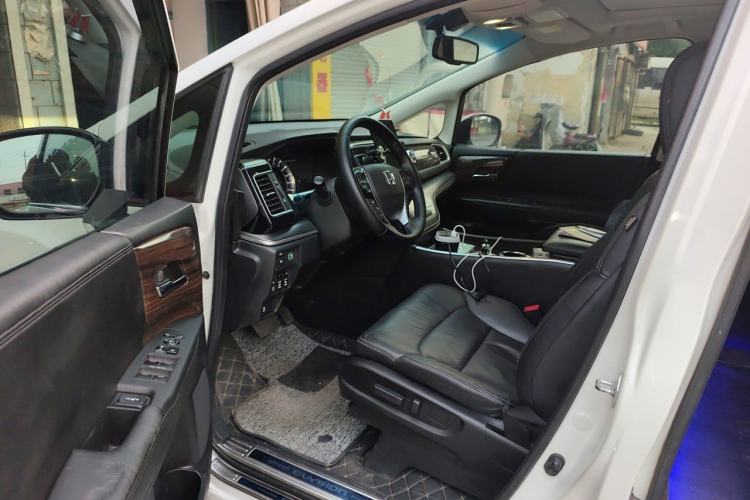 Used Honda Elysion 2016 2.4L Luxury Edition Driver Seat