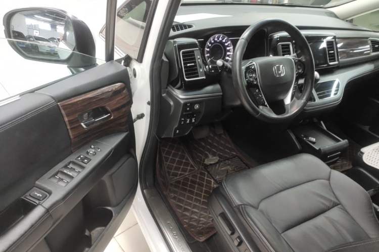 Used Honda Elysion 2016 2.4L Luxury Edition Driver Seat