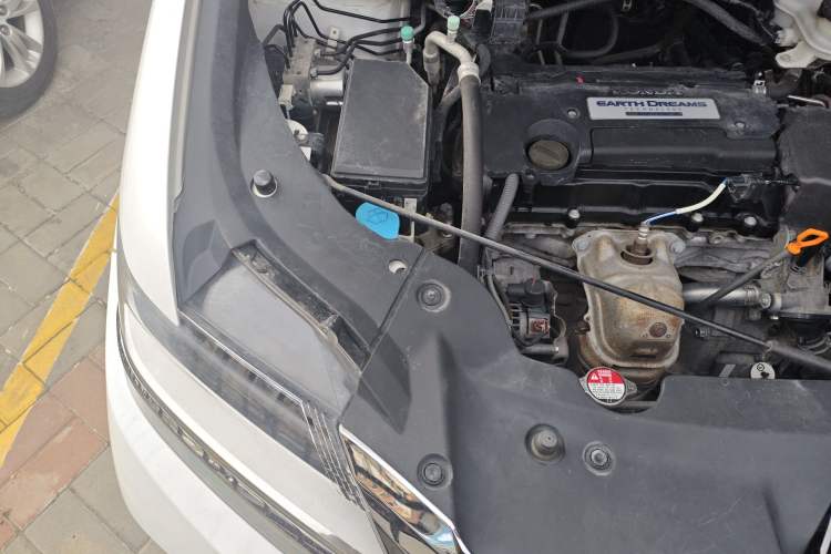 Used Honda Elysion 2016 2.4L Luxury Edition Engine Bay Right