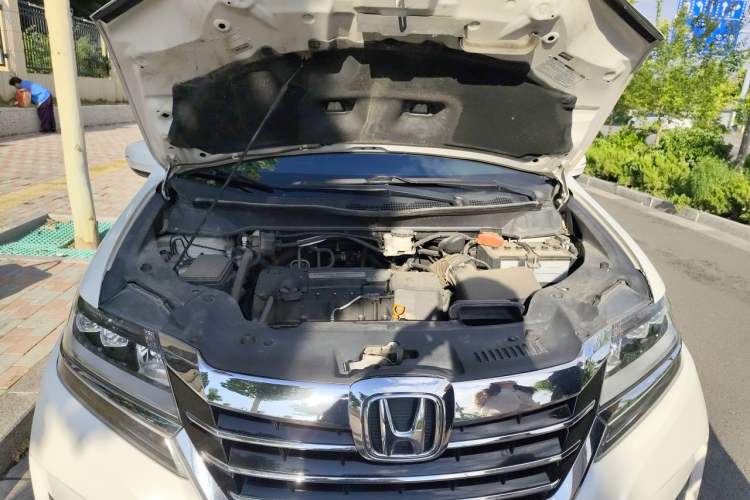 Used Honda Elysion 2016 2.4L Comfort Edition Engine Bay