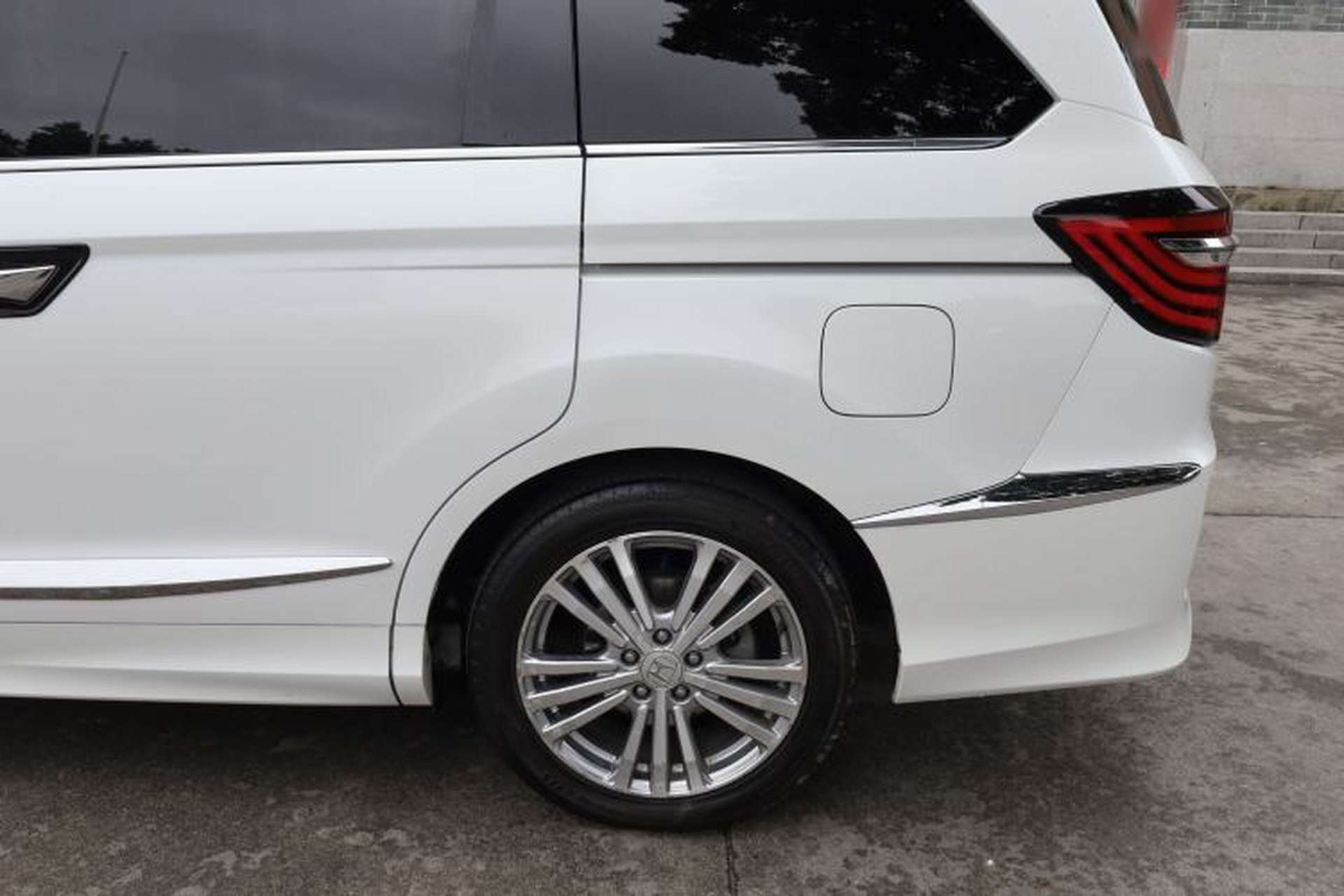 Used Honda Elysion 2016 2.4L Supreme Edition Exterior 10
