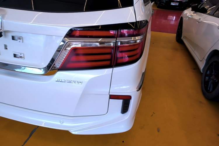 Used Honda Elysion 2016 2.4L Style Edition Exterior 3