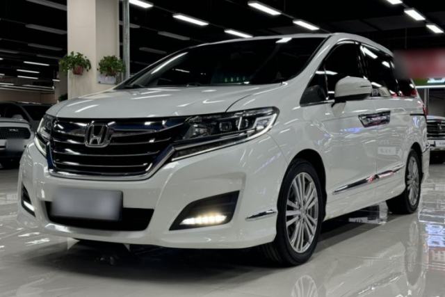 Ojetý Honda Elysion 2016 2.4L Classic Edition