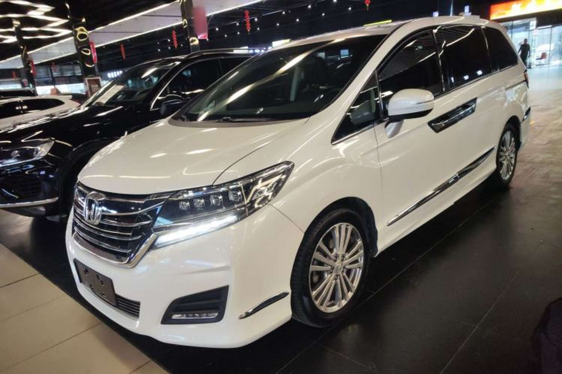 Used Honda Elysion 2016 2.4L Luxury Edition Front Left 45 Deg
