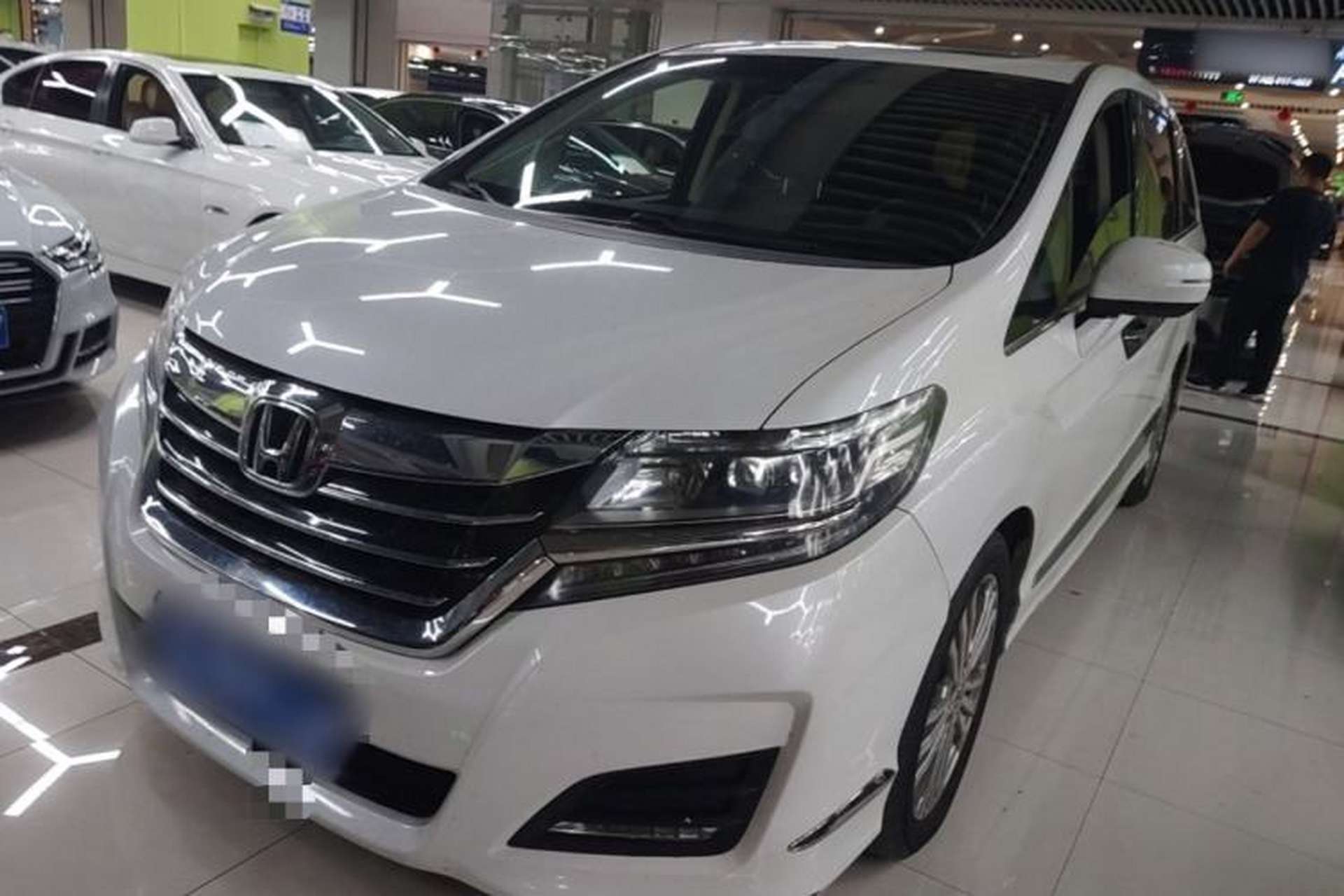 Used Honda Elysion 2016 2.4L Style Edition Front Left 45 Deg