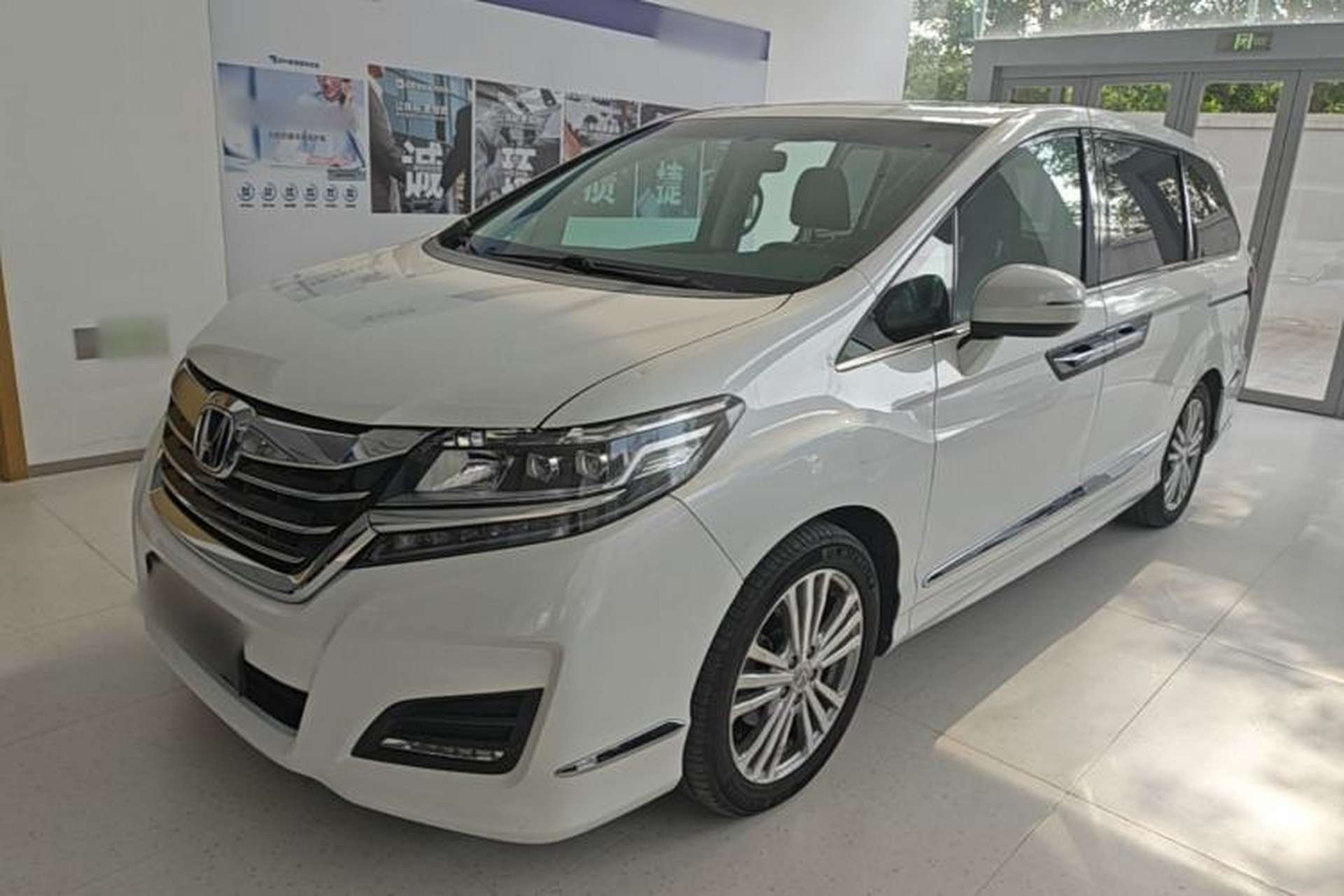 Used Honda Elysion 2016 2.4L Style Edition Front Left 45 Deg