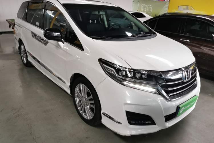 Used Honda Elysion 2016 2.4L Luxury Edition Front Right 45 Deg