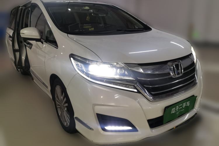 Used Honda Elysion 2016 2.4L Luxury Edition Front Right 45 Deg
