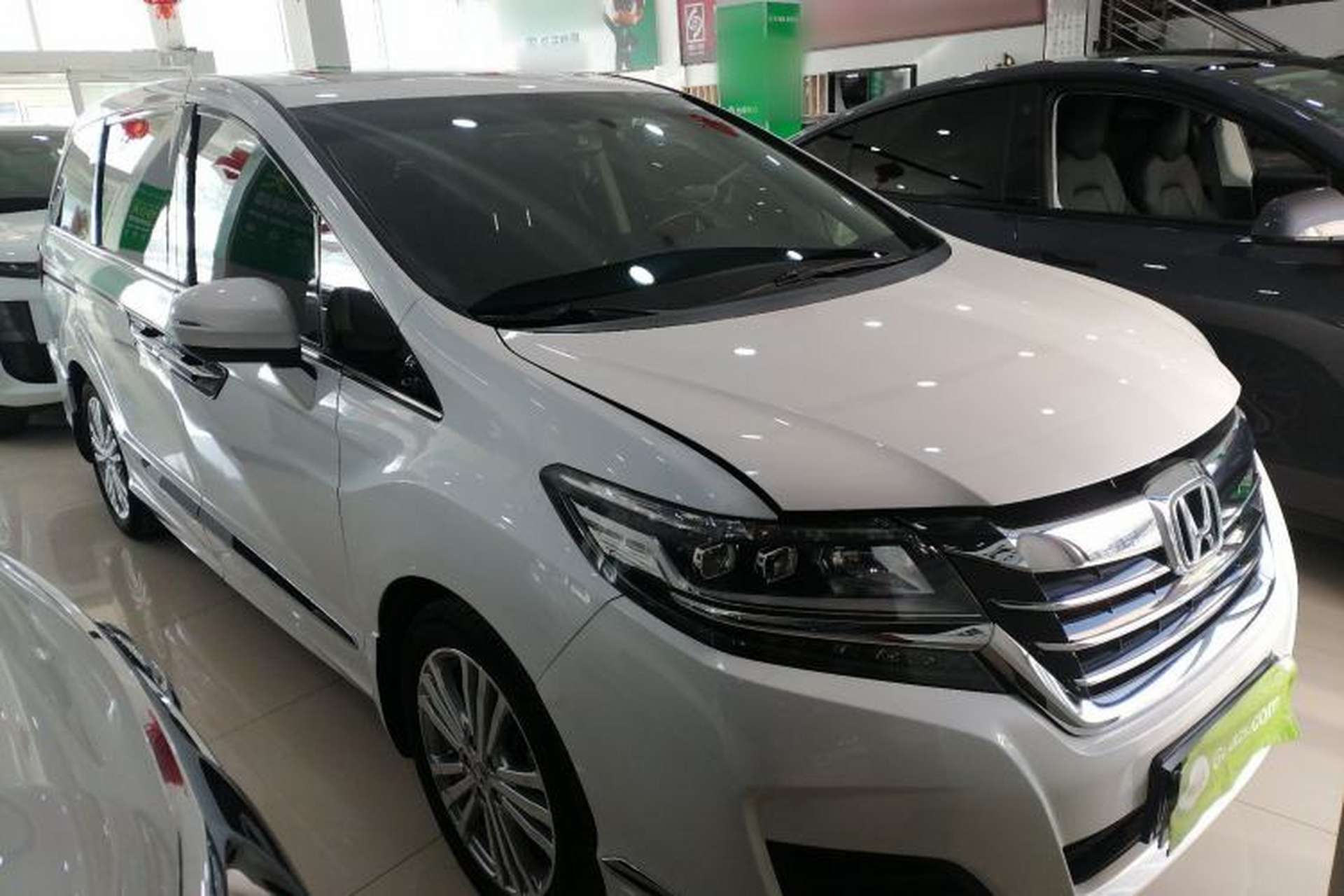 Used Honda Elysion 2016 2.4L Classic Edition Front Right 45 Deg