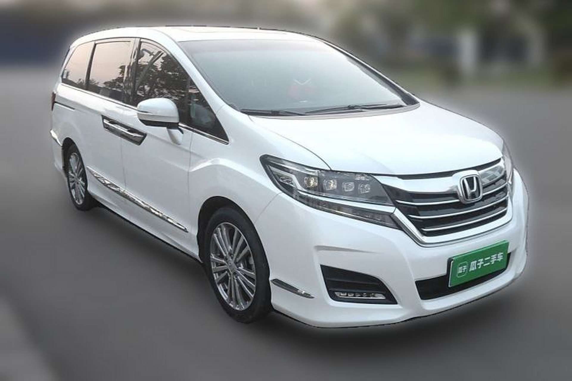 Used Honda Elysion 2016 2.4L Luxury Edition Front Right 45 Deg