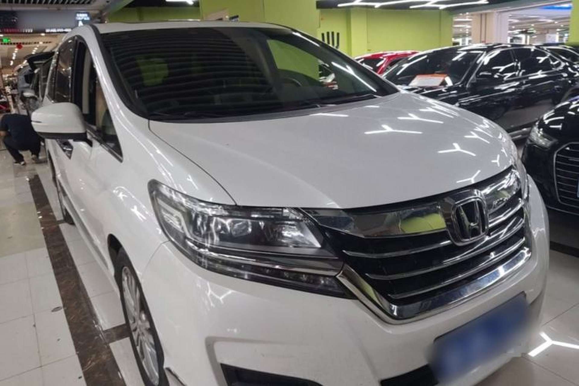 Used Honda Elysion 2016 2.4L Style Edition Front Right 45 Deg