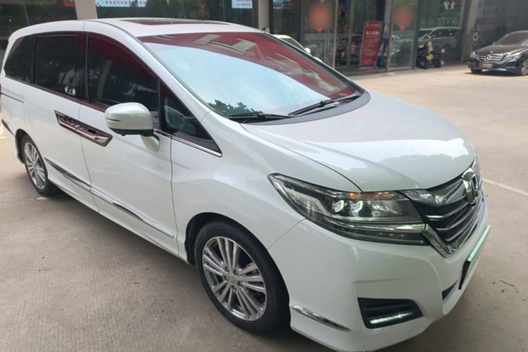 Used Honda Elysion 2016 2.4L Classic Edition Front Right 45 Deg