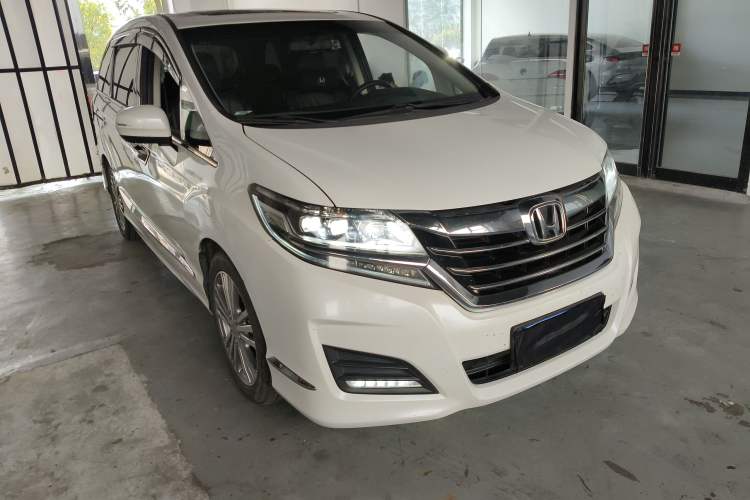 Used Honda Elysion 2016 2.4L Style Edition Front Right 45 Deg