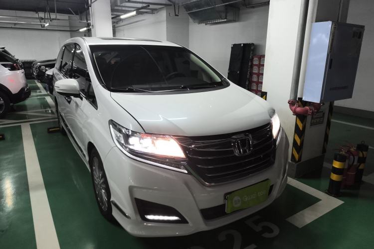 Used Honda Elysion 2016 2.4L Style Edition Front Right 45 Deg