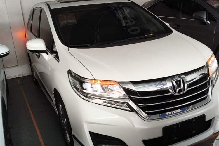 Used Honda Elysion 2016 2.4L Style Edition Front Right 45 Deg