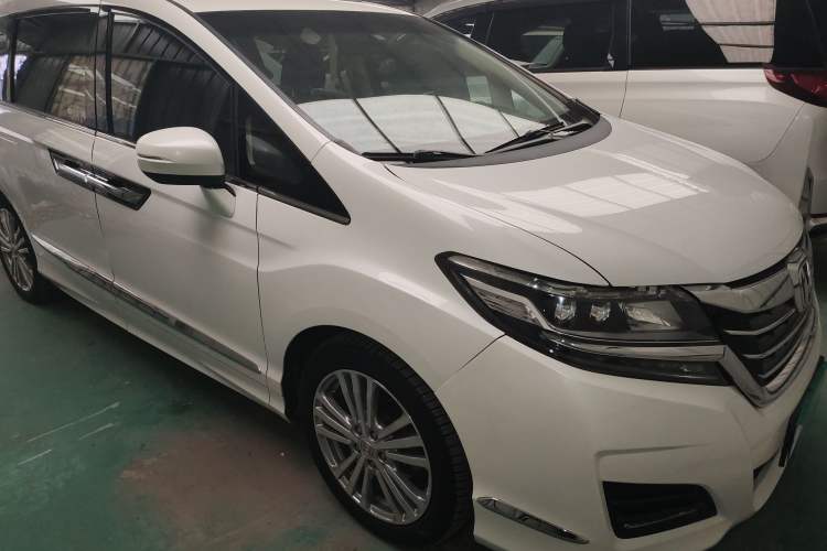 Used Honda Elysion 2016 2.4L Classic Edition Front Right 45 Deg