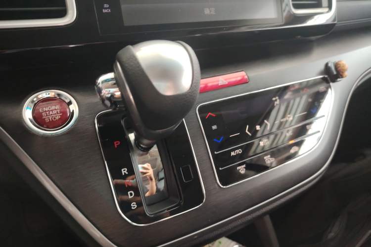 Used Honda Elysion 2016 2.4L Luxury Edition Gear Lever