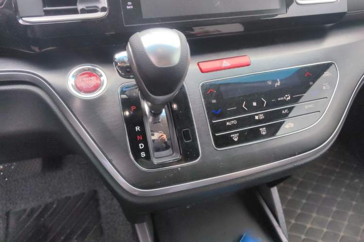 Used Honda Elysion 2016 2.4L Style Edition Gear Lever