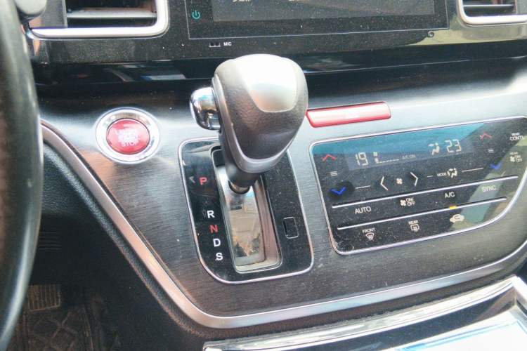 Used Honda Elysion 2016 2.4L Style Edition Gear Lever